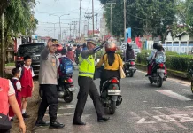 Kapolres Melawi Laksanakan Strong Point dan Pengaturan Lalu Lintas Pagi