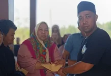 Relawan Peduli Sesama Berbagi Tali Asih di Sepauk