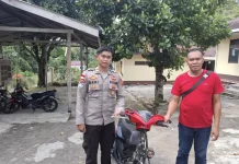 Penyerahan Temuan Sepeda Motor tanpa Pemilik di Seberuang Kapuas Hulu