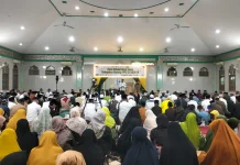 Ratusan Warga Sintang Hadiri Halal Bihalal di Masjid Al Amin