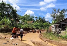 Warga Sepauk Sediakan Lahan untuk Drainase Jalan