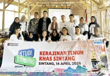 Tingkatkan Kapasitas Nasabah, PNM Sintang Studi Banding ke Galeri Kain Pantang