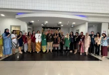Peringati Hari Kartini, Karyawan Wanita  BRI Sintang Kompak Kenakan Kebaya