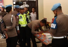Personel Polres Sekadau Ikuti Tes Urin
