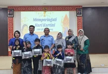 Peringati Hari Kartini, DWP RRI Sintang Gelar Fashion Show Batik Anak anak