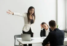 Trik Menghadapi Rekan Kerja yang Bossy tapi Tetap Tenang