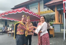 Guru Berprestasi di Sintang Diganjar Penghargaan