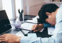 Mengenal Inemuri: Tidur Siang saat Kerja yang Unik di Jepang