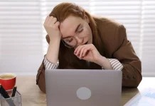 Sering Mengantuk di Pagi Hari? Cek Penyebabnya yang Sering Tidak Kita Sadari