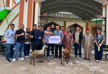 FIFGROUP Cabang Sintang Berbagi Hewan Kurban untuk Masyarakat
