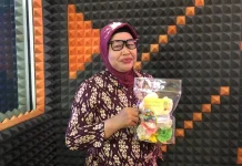Kerupuk Bunga Mak Moy, Kuliner Langka Khas Sintang