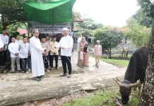 Polres Sekadau Salurkan Kurban untuk Masyarakat