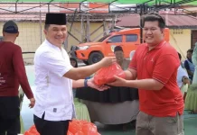 Polres Sintang Bagikan Ratusan Paket Daging Kurban