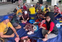 Masjid Al-Husna Salurkan Daging Kurban Kepada Warga