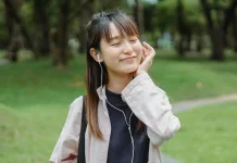 Perbedaan Headset Kabel dan Nirkabel