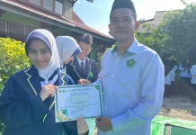 MTsN Sintang Berikan Apresiasi Kepada Siswa Berprestasi