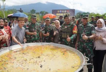 Danrem 121/Abw gelar Masak Besar Kuali Merah Putih bersama Bobon Santoso