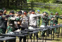 Polres Kapuas Hulu Menggelar Latihan Menembak Sambut Hari Bhayangkara ke-80