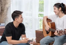 Tak Lagi Soal Kata Manis, Kehadiran Jadi Bahasa Cinta yang Kian Dihargai Anak Muda