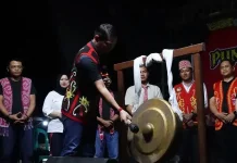Bupati Kapuas Hulu Menutup Gawai Dayak Entibab Ningkau Kandau Bedangkan