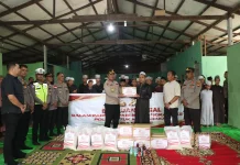 Polres Sekadau Salurkan Bantuan Paket Sembako pada Santri di Pondok Pesantren