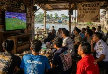 Euforia 'Nobar' di Pelosok Negeri: Bukti Cinta Indonesia pada Sepak Bola