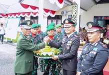 Simbol Sinergitas, Polres Sekadau Dapatkan Tumpeng Dari Jajaran Kodim 1204