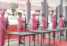 Atraksi Bongkar Pasang Senjata Bhayangkari Kapuas Hulu Mencuri Perhatian