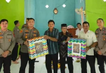 Polres Sekadau Berikan Santunan Kepada Anak Yatim dan Lansia