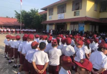 Orang Tua Antusias Dampingi Anak Dihari Pertama MPLS SD Panca Setya 2 Sintang