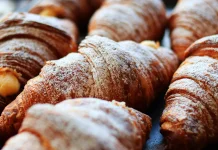Sensasi Baru Kuliner Fusion: Croissant Rasa Klepon Pandan