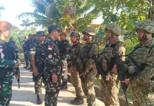 Dankolakops Rem 121/Abw Sambangi Pos Gabma Desa Temajuk Sambas