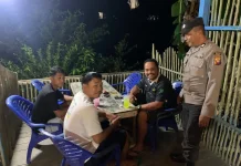 Patroli Malam, Polsek Sayan Sapa Warga dan Sampaikan Pesan Kamtibmas