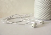 Kenapa Earphone Tidak Boleh Dipakai Terlalu Lama?