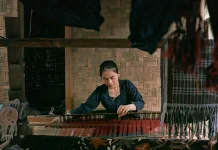 Tenun Ikat Kalimantan untuk OOTD Gen Z, Tradisional yang Tetap Kekinian