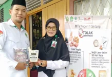 Guru MTs Negeri 1 Sintang Raih Penghargaan MURI dan KPK lewat Cerpen Antikorupsi