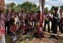 Prosesi Ritual Adat Awali PGD Ke-XIII  di Sintang
