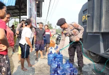Warga Desa Bokak Dapat Bantuan Air Bersih Dari Polres Sekadau