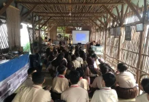 Siswa SMP Negeri 1 Sintang Ikuti Sekolah Budaya di Rumah Belajar Kain Pantang