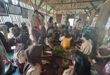 Siswa SMP Negeri 1 Sintang Antusias Belajar di Rumah Belajar Kain Pantang