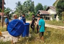 Warga Dusun Sungai Putat Sekadau Apresiasi Distribusi Air Bersih