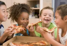Ini Alasan Kenapa Anak Suka Makanan Cepat Saji