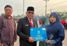 Apresiasi Pengabdian, Delapan PNS Kemenag Sintang Terima Satyalancana