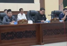 Wabup Kapuas Hulu Hadiri Paripurna Pandangan Umum Fraksi terhadap Perubahan APBD