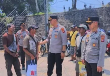 Polres Kapuas Hulu Salurkan Bansos untuk Ojol hingga Buruh Panggul