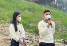 Duta Genre Sintang Ajak Warga Jaga Kebersihan Pantai Pasir Sungai Melawi