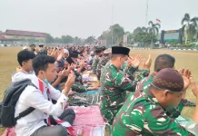 Ribuan Umat Muslim di Sintang Ikuti Sholat Istisqa