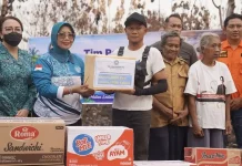 Peduli Karhutla, TP PKK Kalbar Serahkan Bantuan di Kapuas Hulu