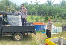 Polsek Binjai Hulu Salurkan 1.050 Liter Air Bersih ke Pondok Pesantren