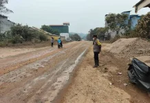 Polsek Kota Baru Bersama Korp Brimob Polri dan PSKB Lakukan Aksi Sosial Siram Jalan
